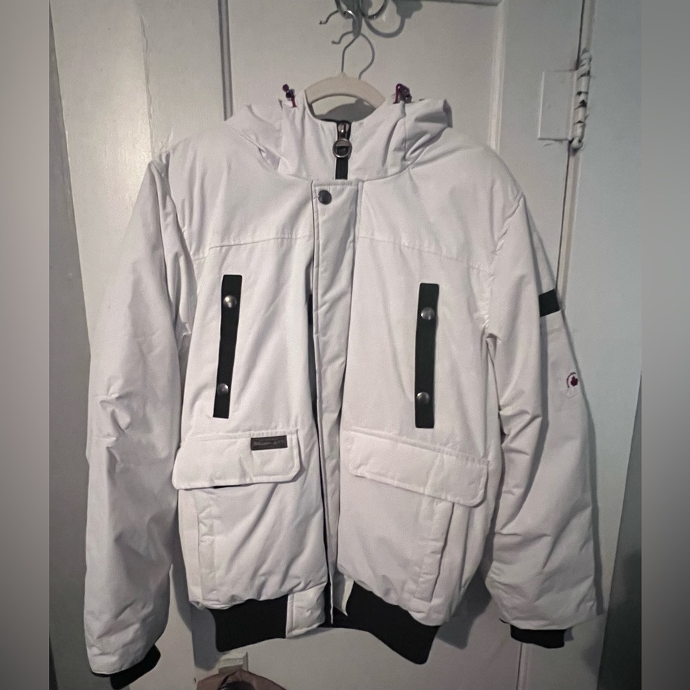 WHITE PUFFY JACKET